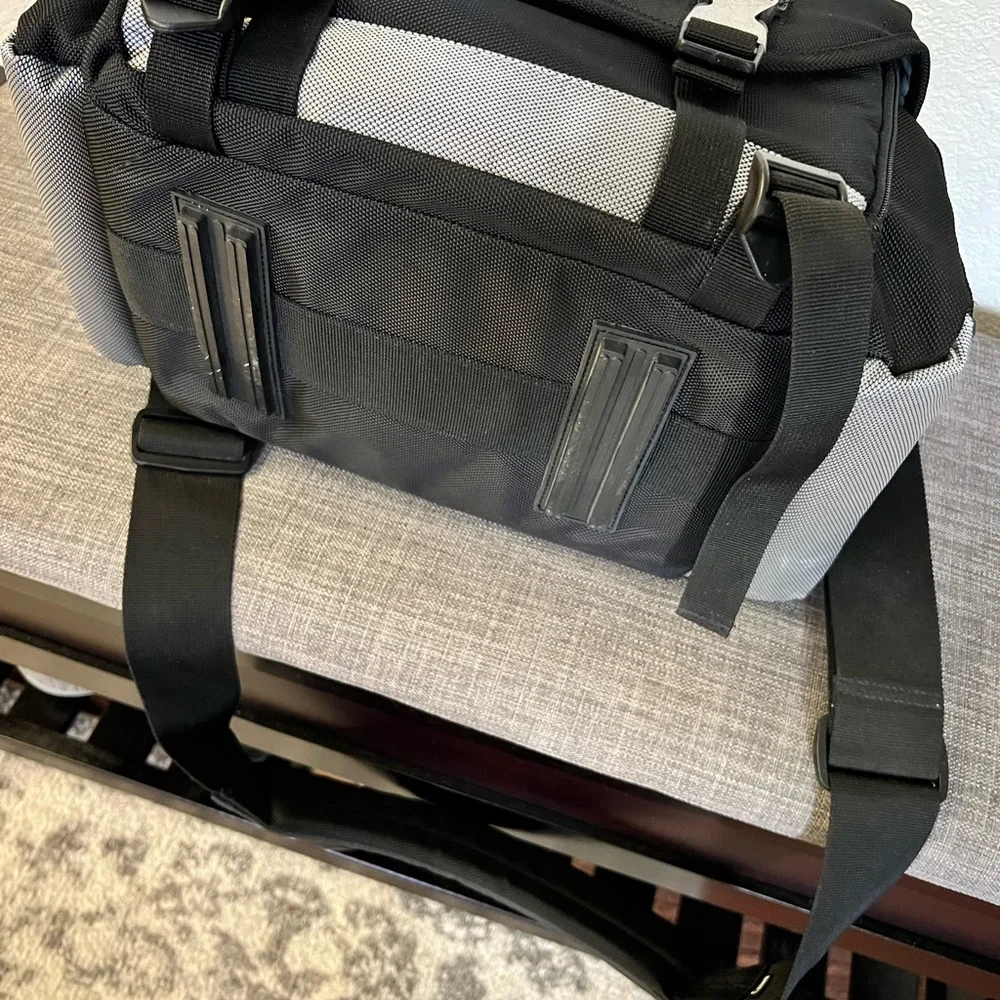 A/ Canon 200DG Deluxe Camera Bag